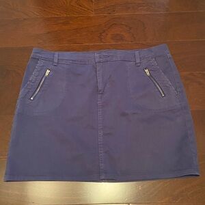 Gap skirt, front button/zipper, side and back pockets